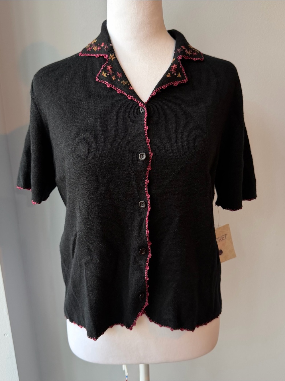 Vtg Koret Grandmacore Floral Embroidered Crochet Collar Short Sleeve Sweater